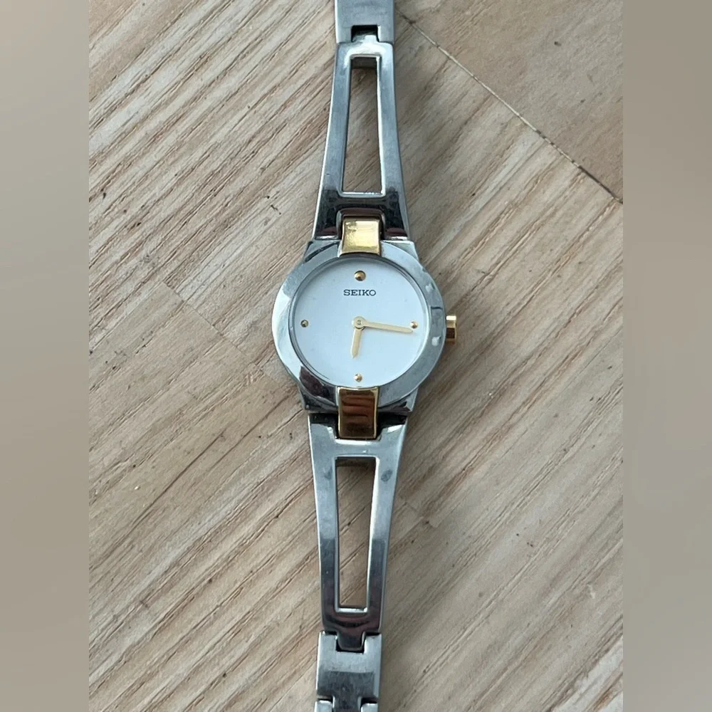 Seiko Ladies Watch Two-Tone Bracelet White Dial Gold-Tone Hands New Battery